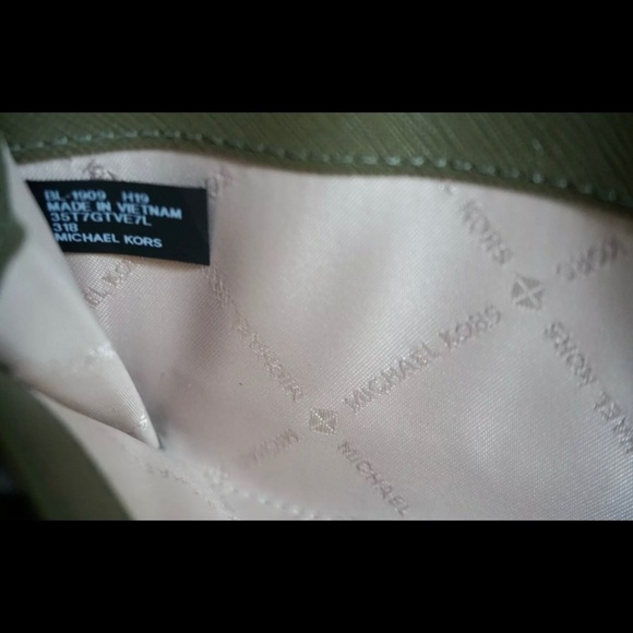 Michael Kors Jet Set Travel Continental - Picture 8 of 8